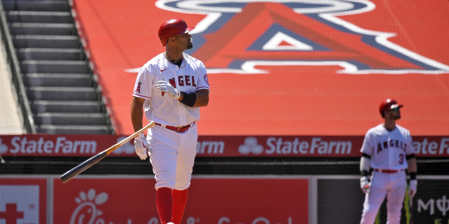 Albert Pujols looks at ARod's record eye to eye with homer 696