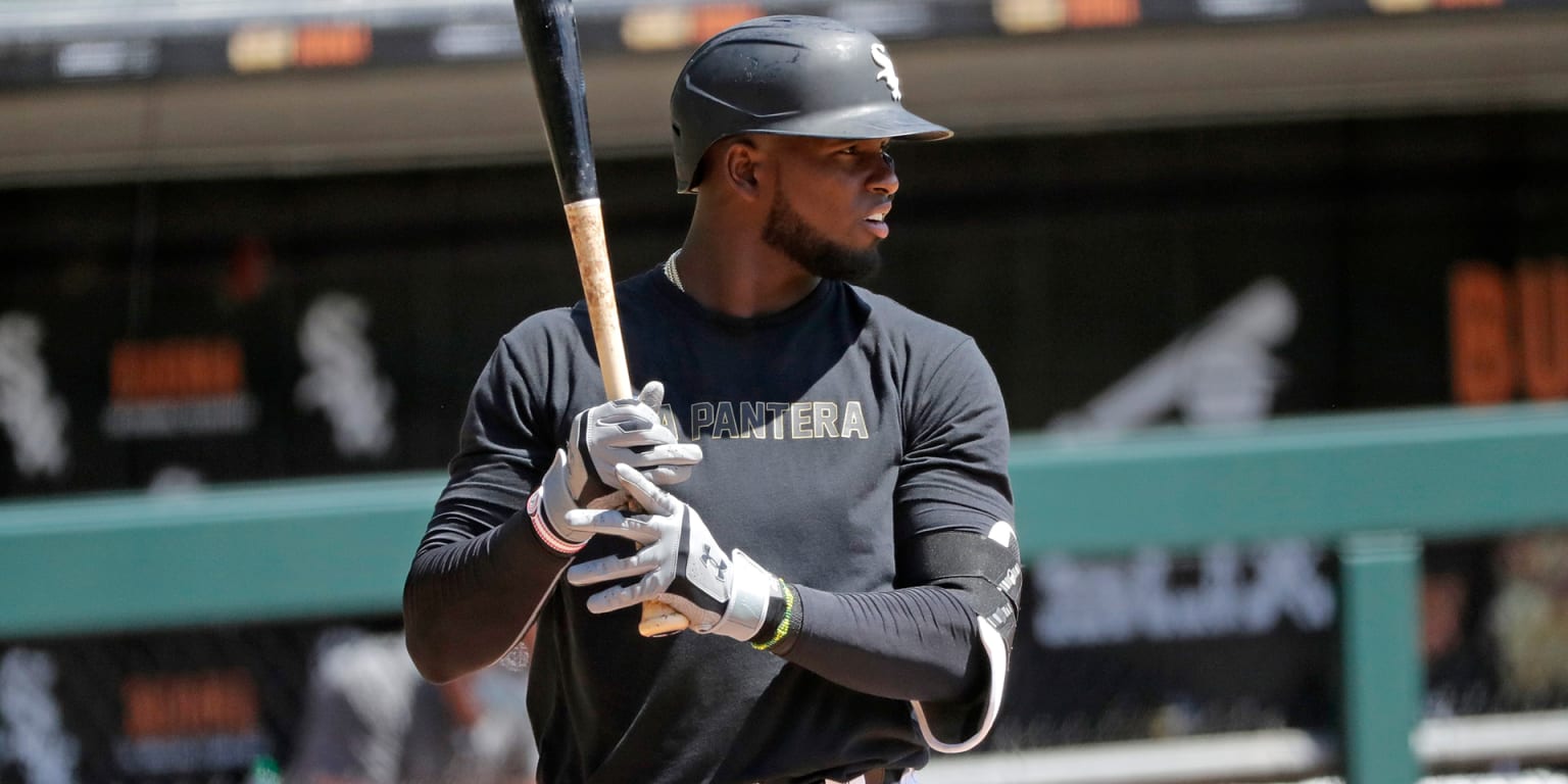 Luis Robert hits 2 home runs in intrasquad game