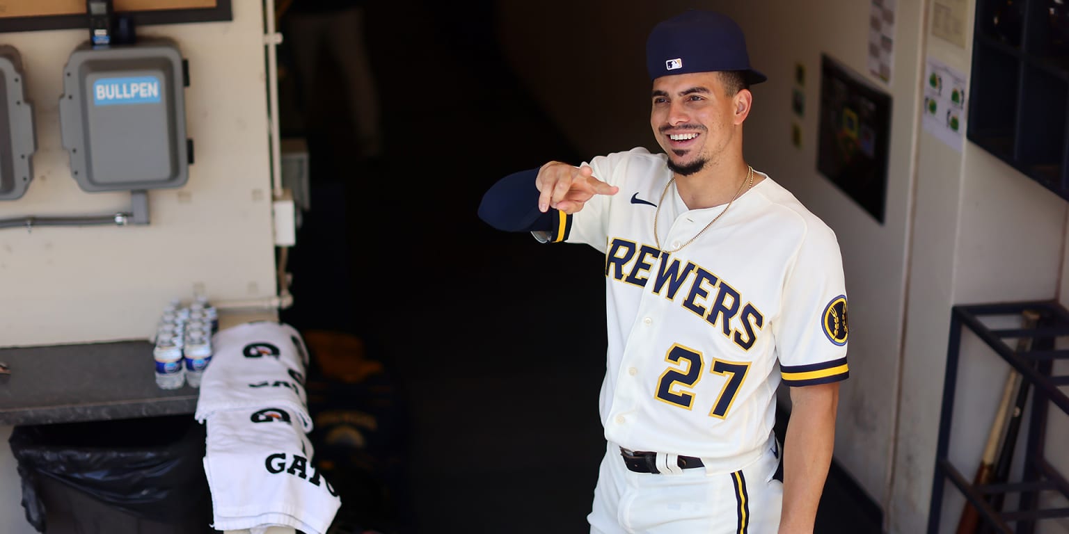 Hugs, claws and high fives: Inside the Willy Adames effect on the Brewers -  The Athletic