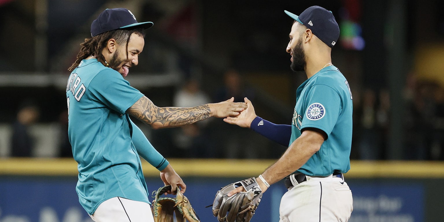 Seattle Mariners open September leading AL West playoff chase