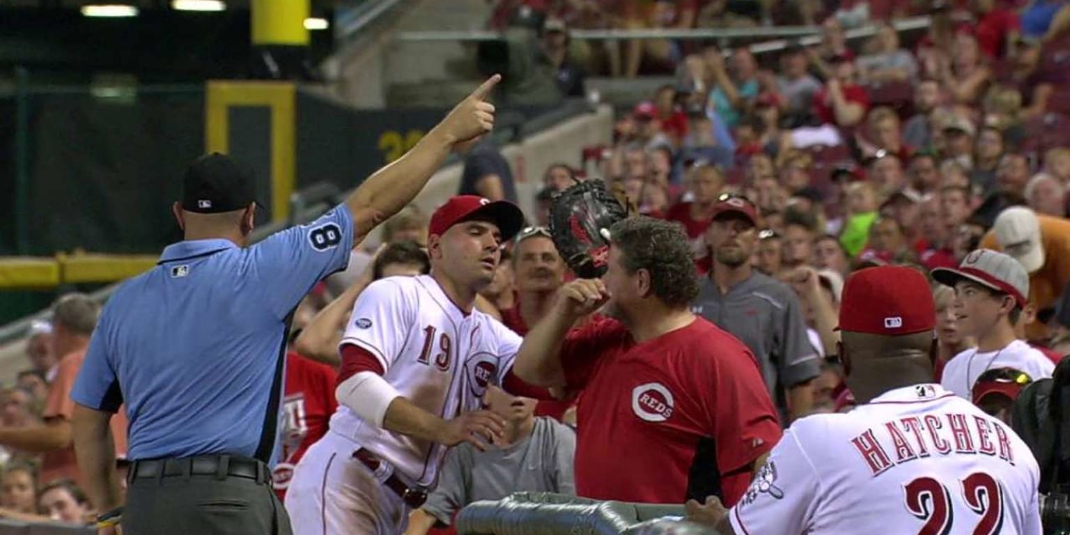 Joey Votto hides signed baseballs, jersey in Cincinnati park