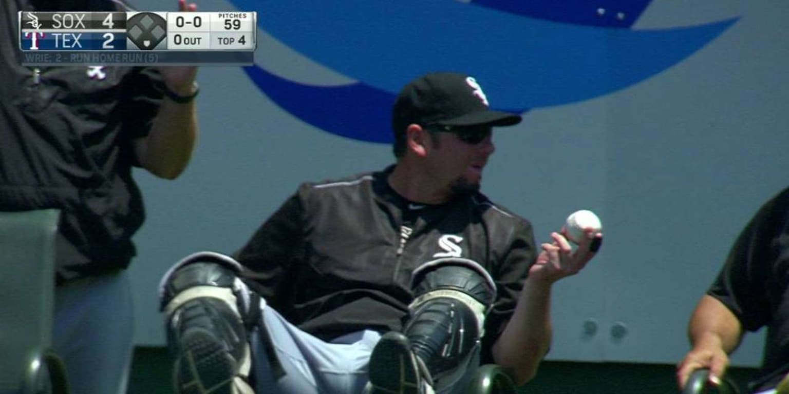 White Sox bullpen catcher raises the bar with effortless barehanded