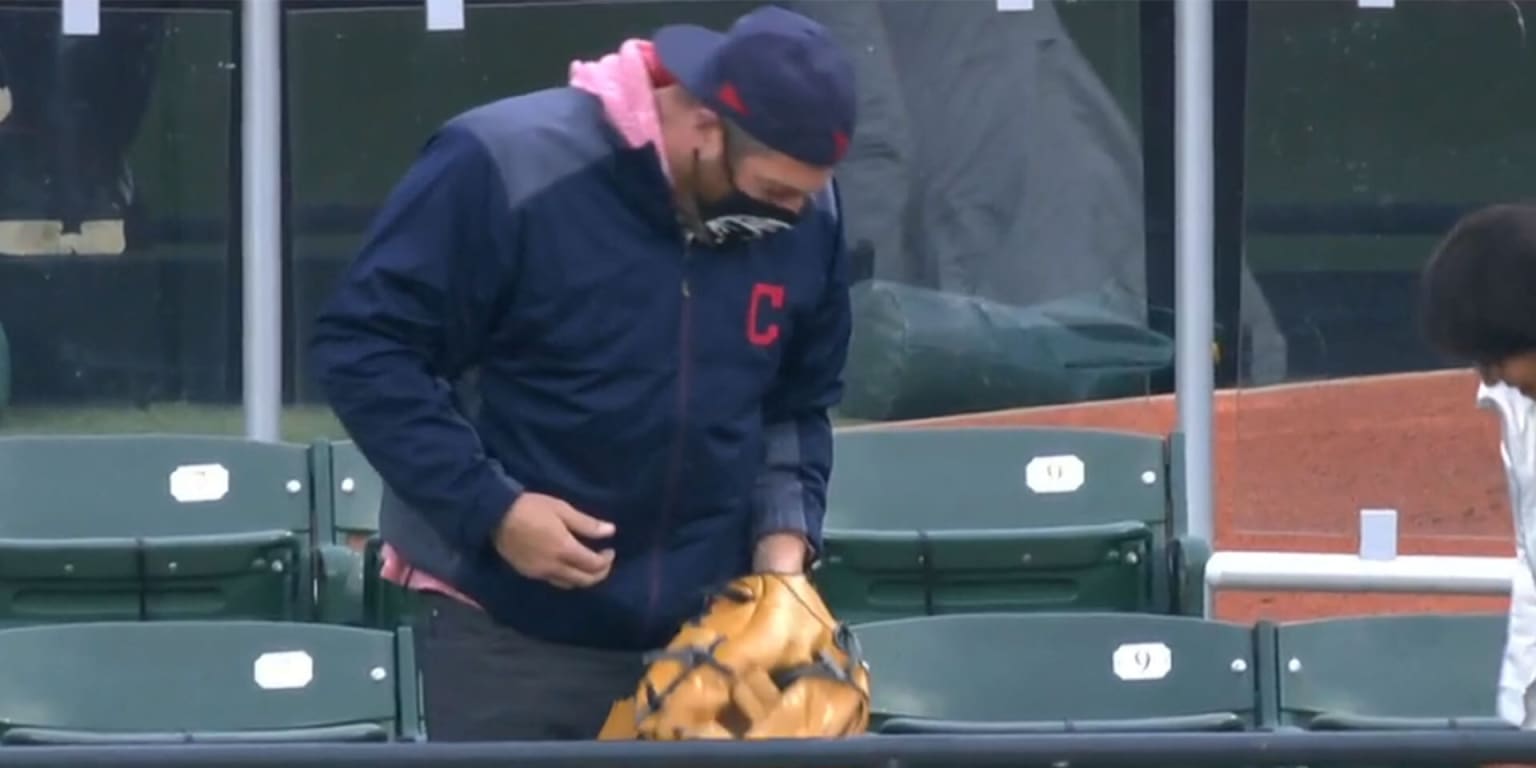 ICYMI: New York Yankees outfielder makes an outlandish leaping catch in  centerfield