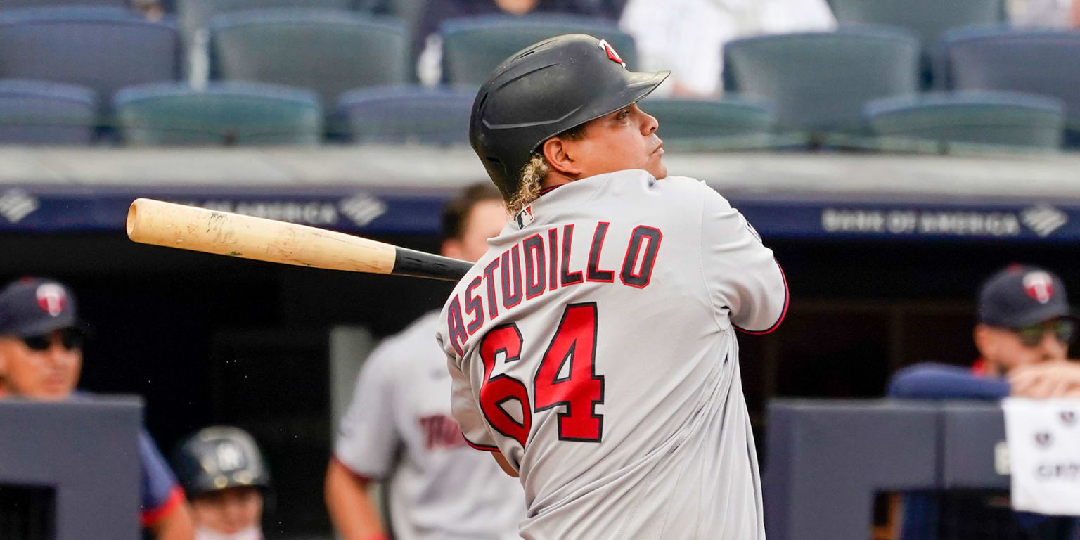 Marlins, Willians Astudillo agree to Minor League deal