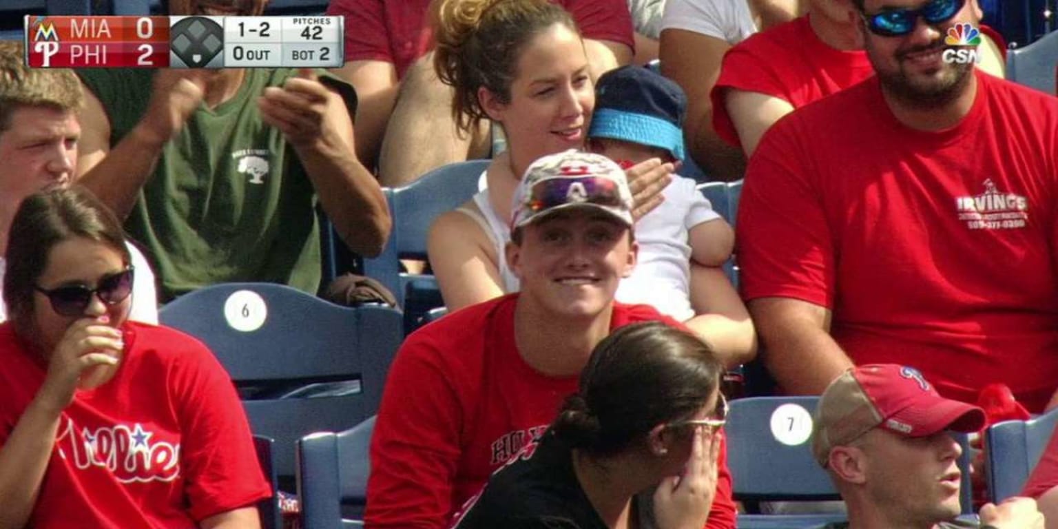 Watch this amazing barehanded fan catch in glorious slowmo