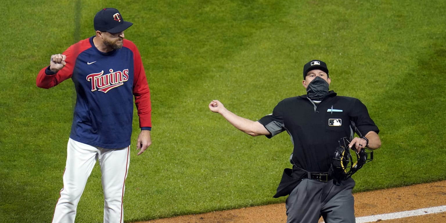 Twins manager erupts at umpires after controversial ruling