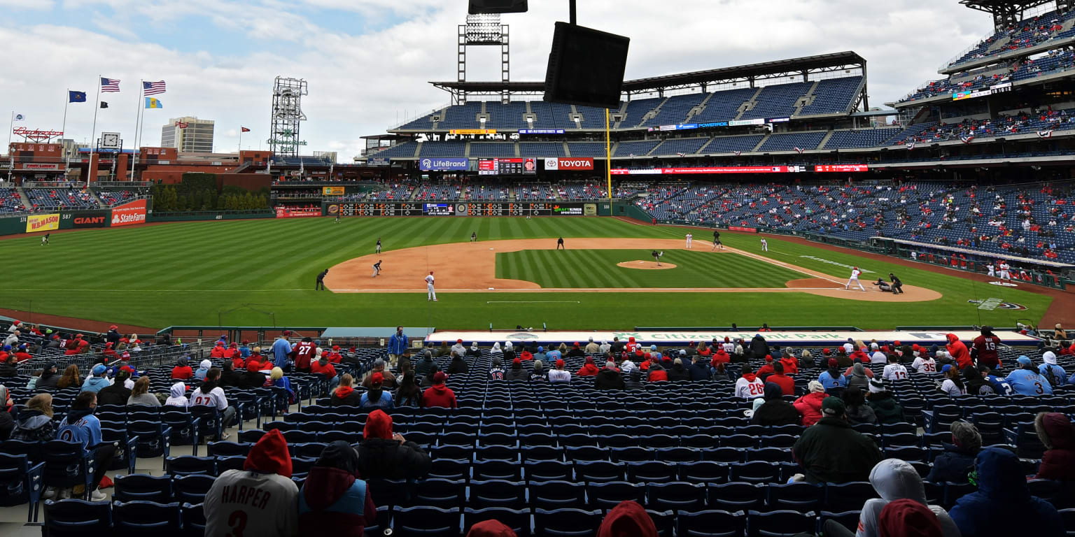 Phillies fans welcome back playoff baseball at Citizens Bank Park