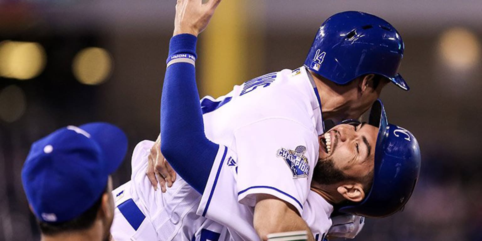 Hosmer sacrifice fly in 14th lifts Royals to WS Game 1 win