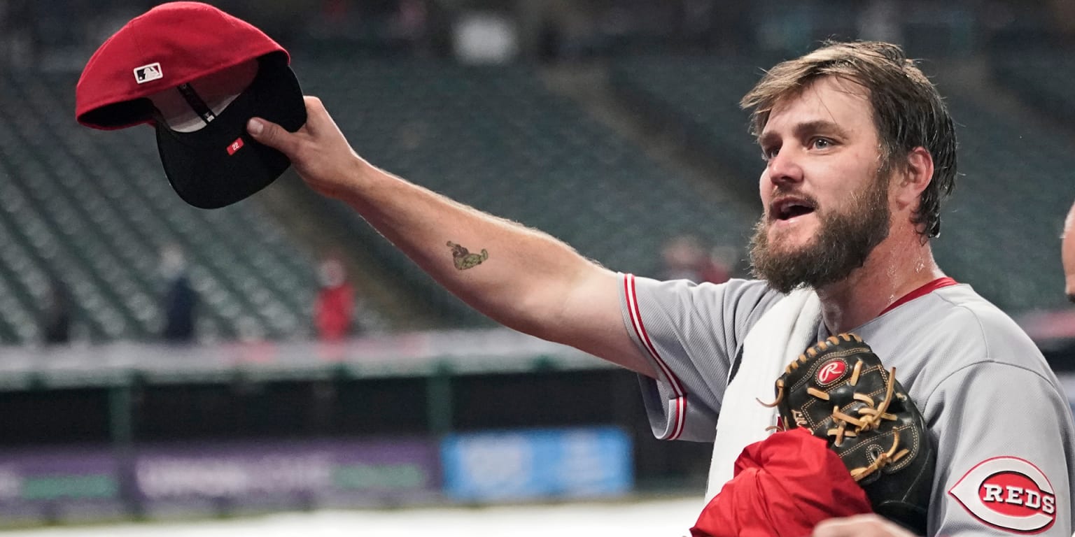 Jesse Winker was getting nervous during Wade Miley's no-hitter