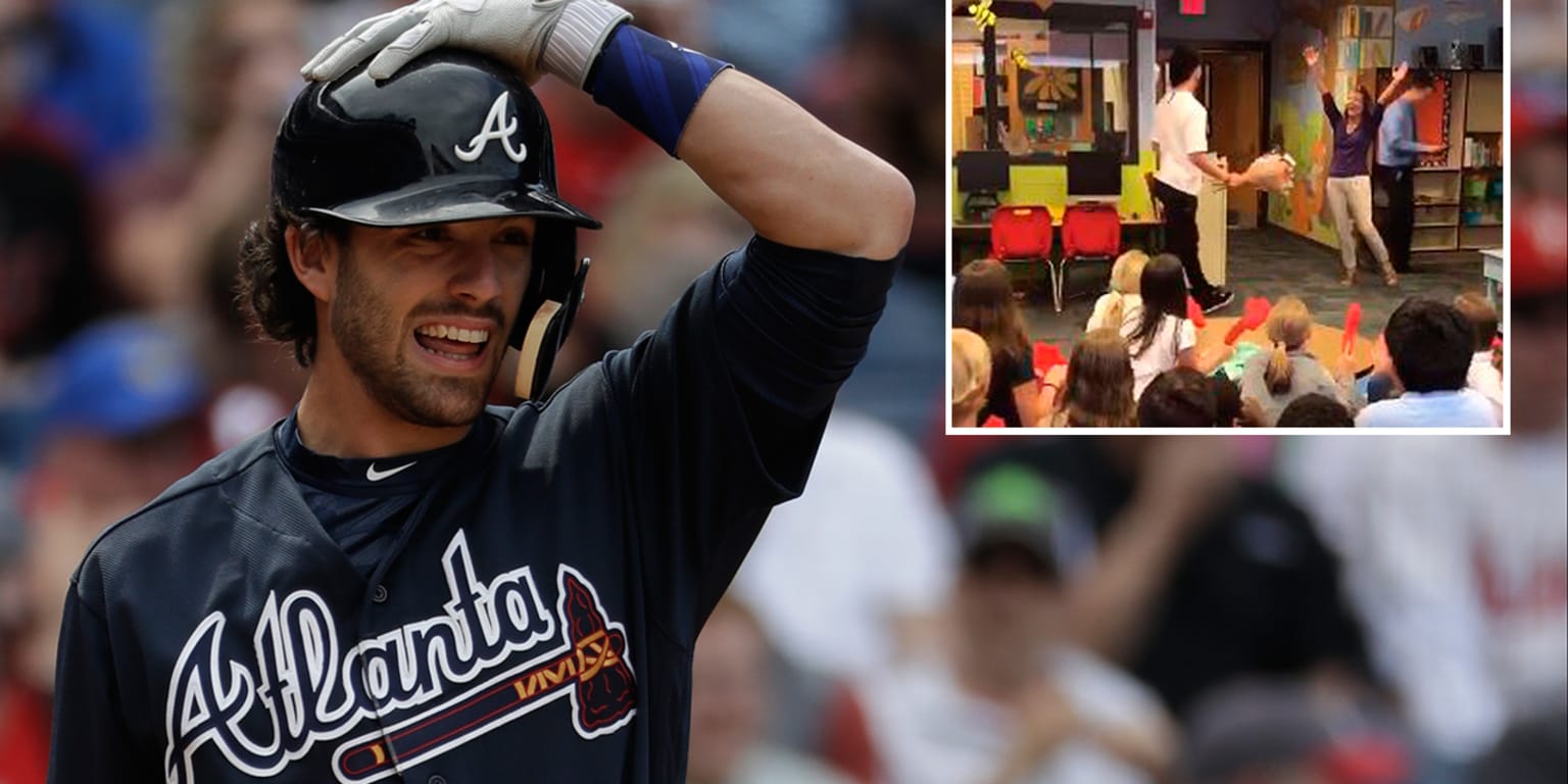 Braves' Dansby Swanson surprises mom at school