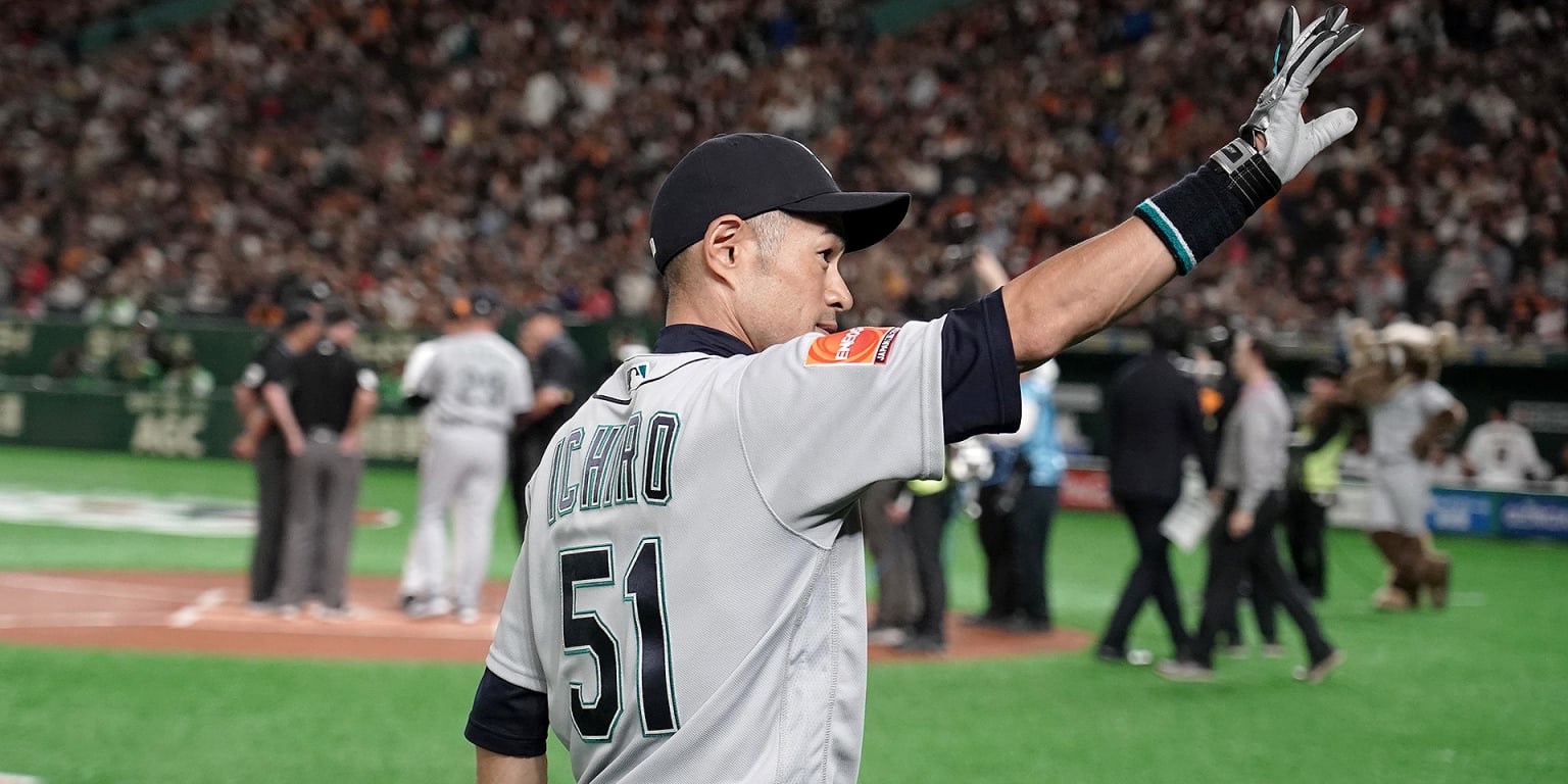 Seattle Mariners fans welcomed Ichiro back. Loudly. 