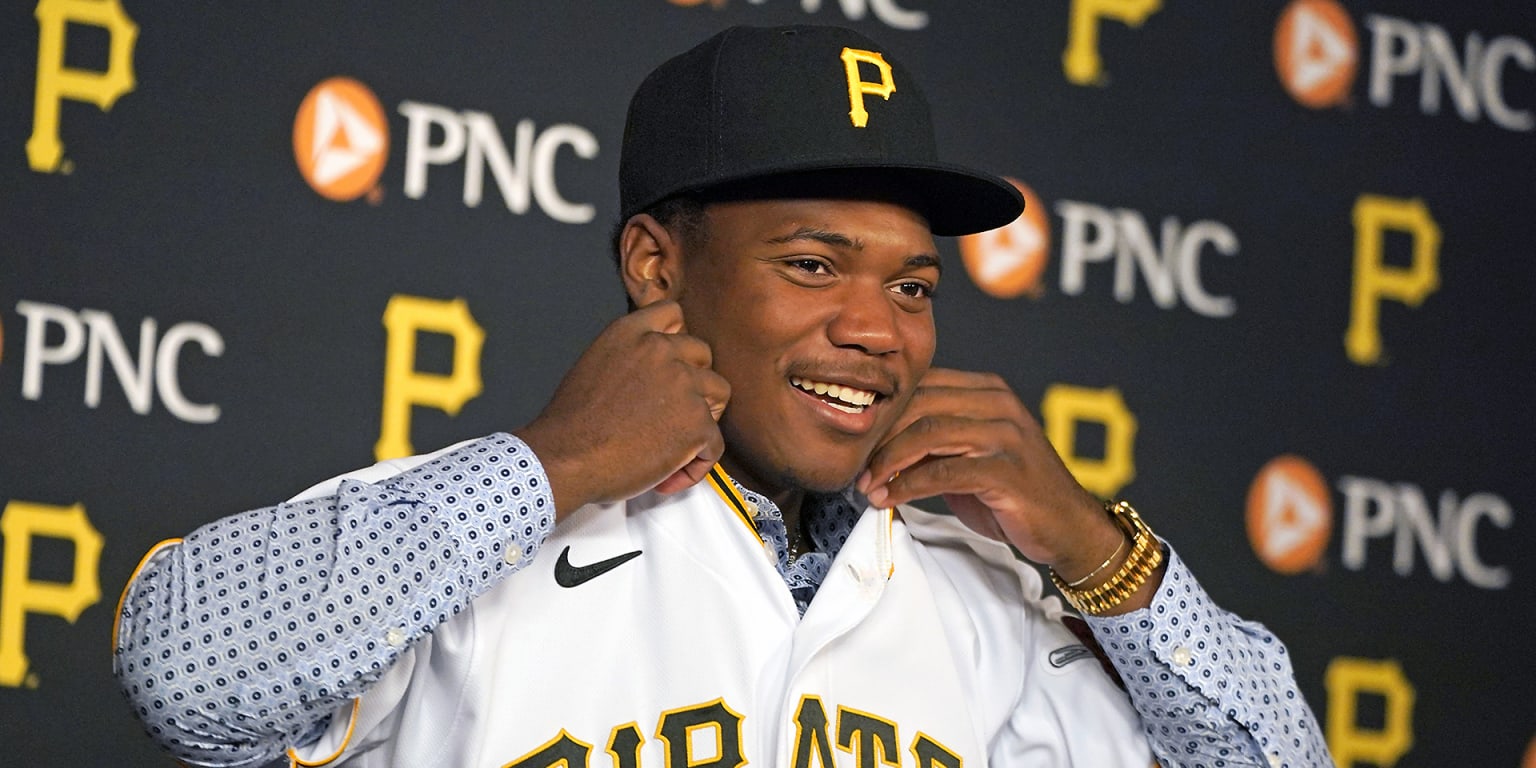 FCL Pirates Termarr Johnson (5) bats in the top of the first inning during  a Florida Complex League baseball game against the FCL Red Sox on August 9,  2022 at JetBlue Park