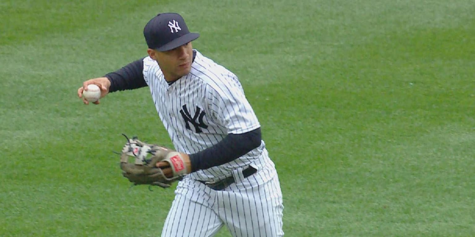 Aaron Boone's defense of Gleyber Torres errors makes no sense