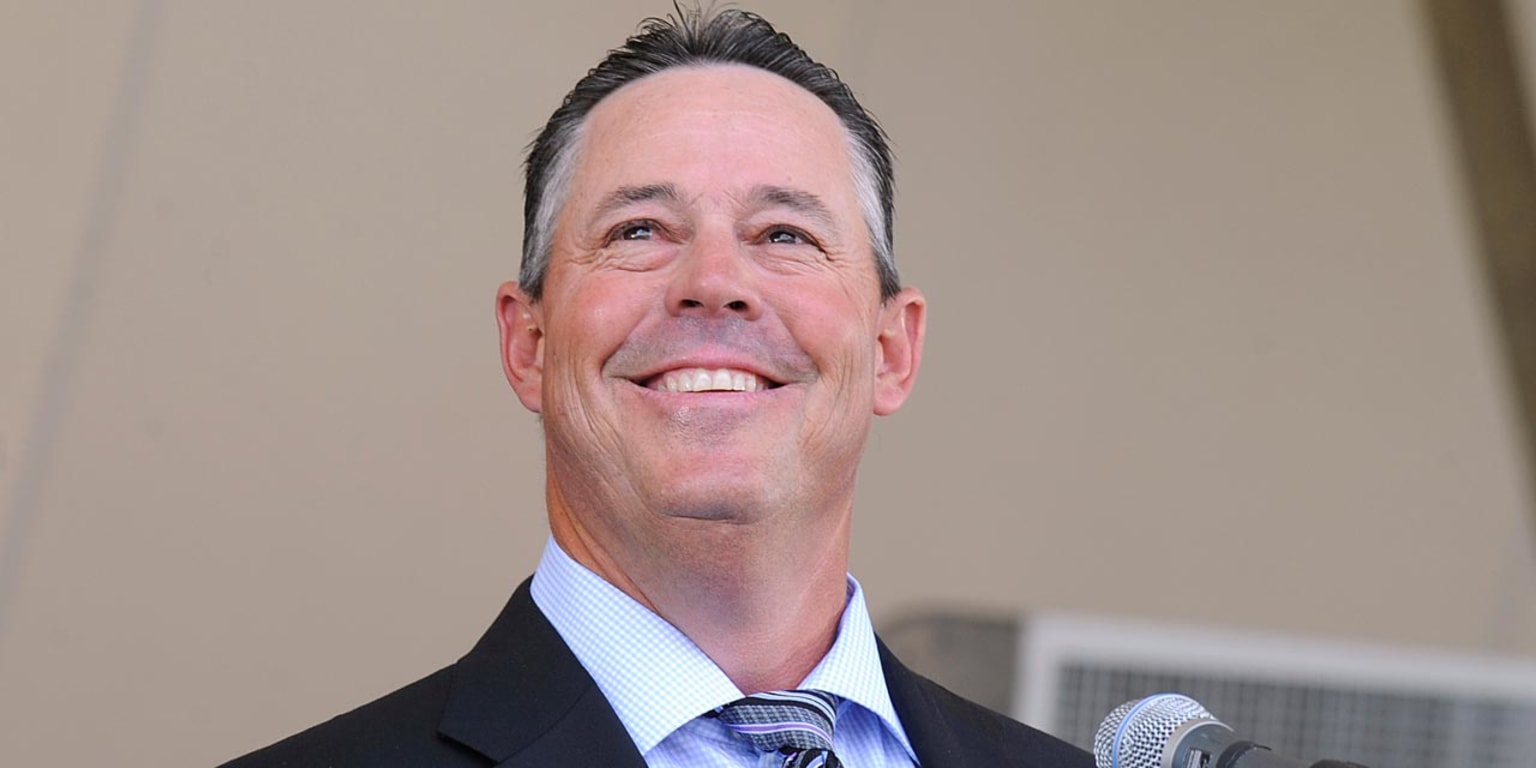 Greg Maddux, Raul Ibanez join Dodger front office