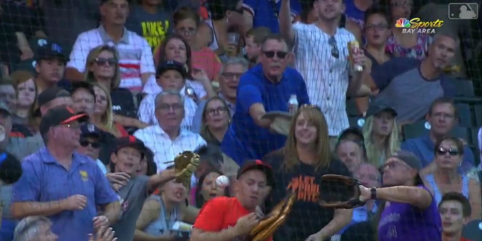 2 fans hit in face by foul balls at Marlins game