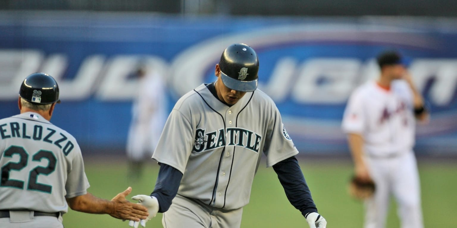 Mariners pitcher Felix Hernandez takes swings