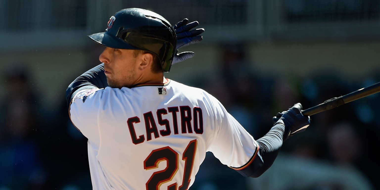 Twins sign catcher Jason Castro for 3 years, $24.5 million