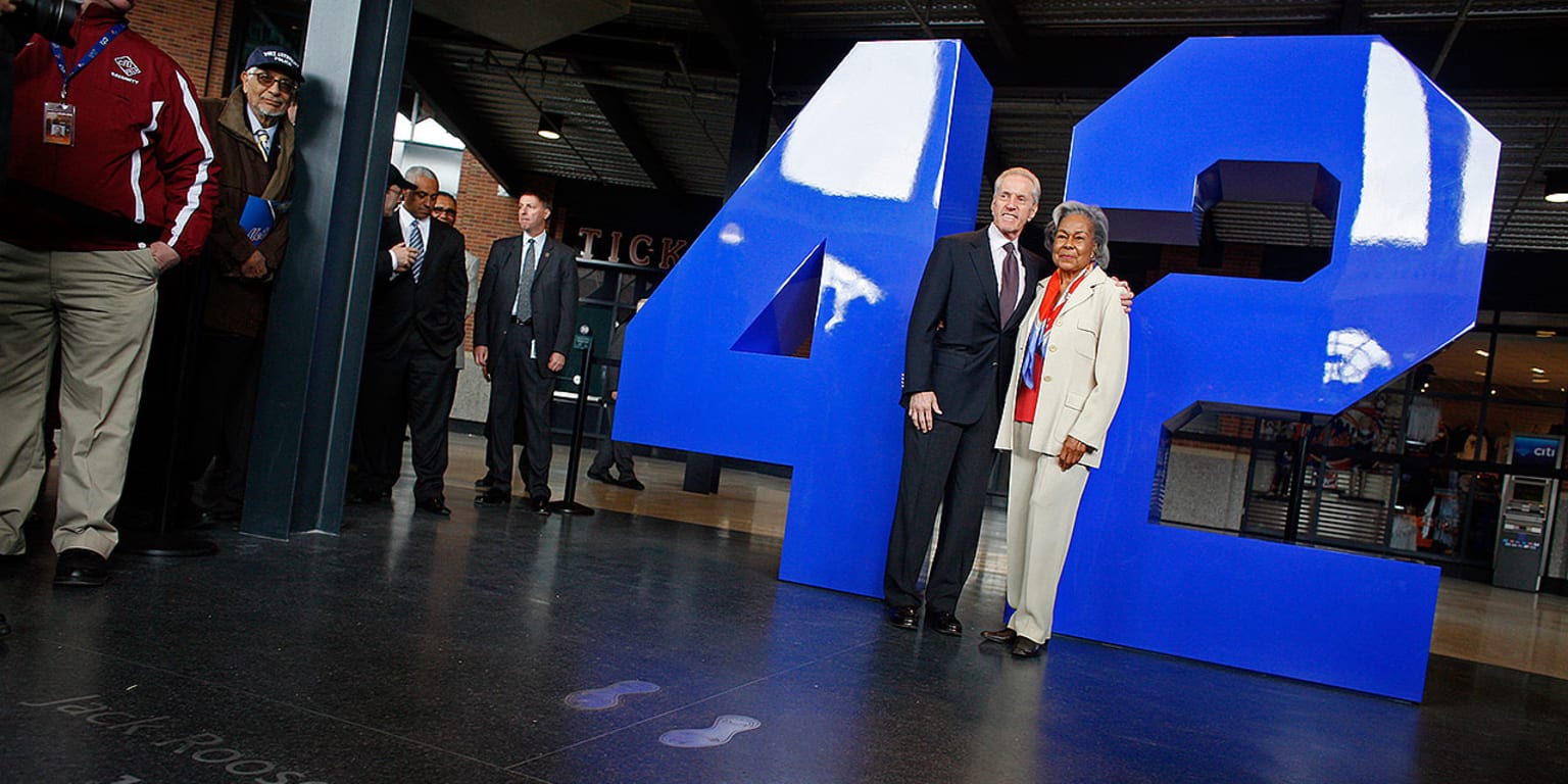 Wilpons reflect on Jackie Robinson Rotunda