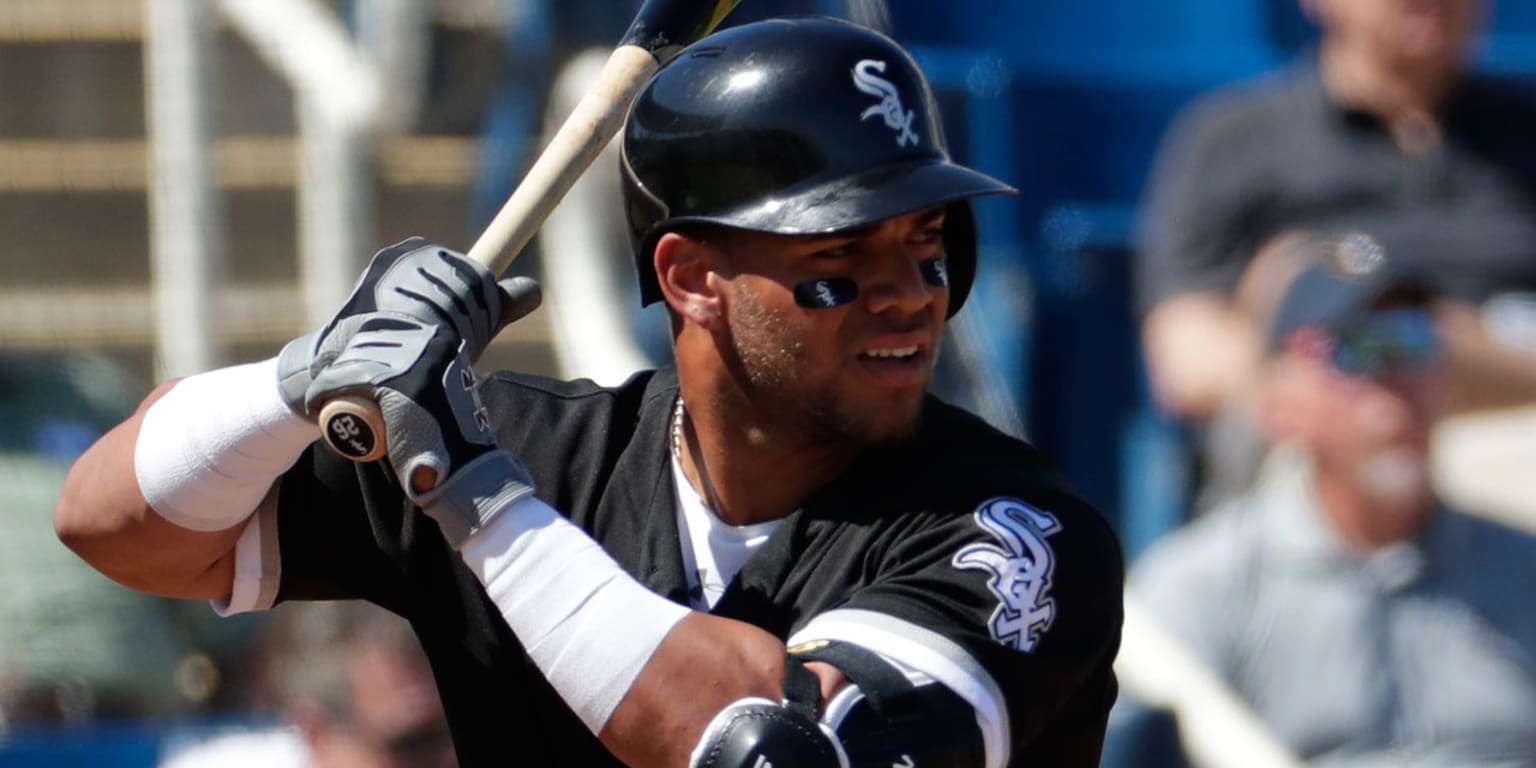 Yoan Moncada hits first homers with White Sox