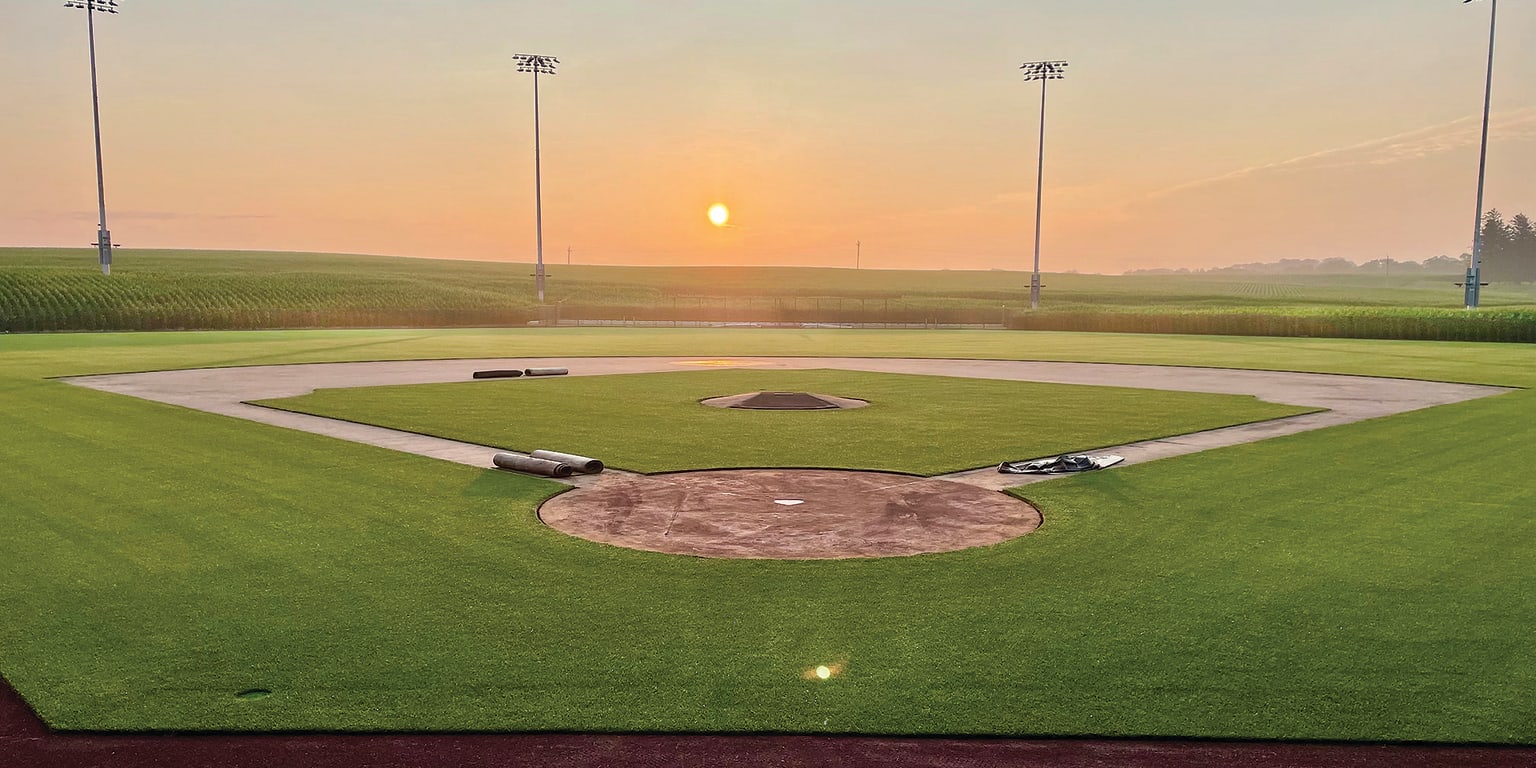 Get your MLB 'Field of Dreams' gear ahead of Cubs-Reds game in Iowa 