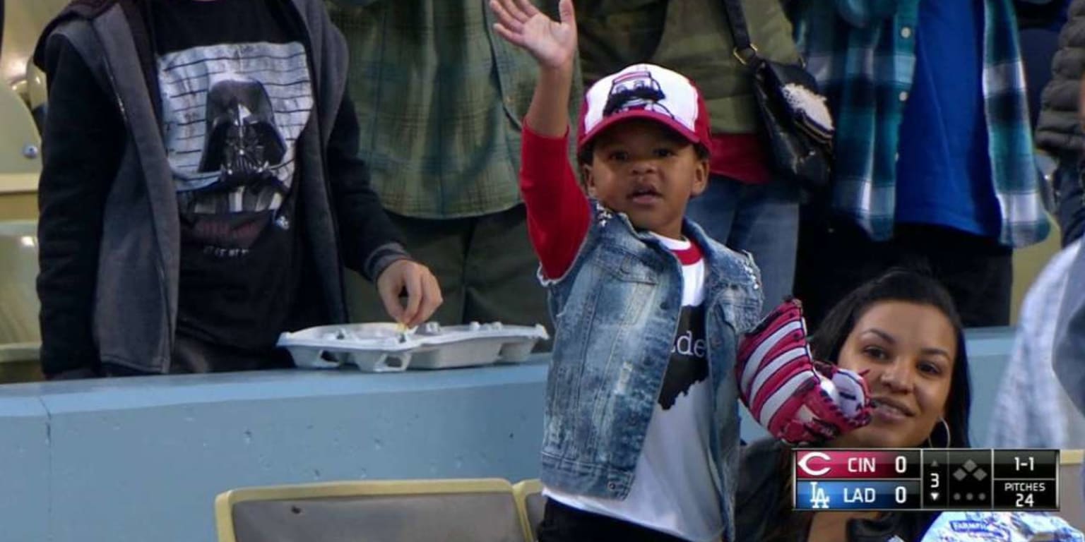 Brandon Phillips' adorable 2-year-old son blew him a kiss during  Wednesday's game