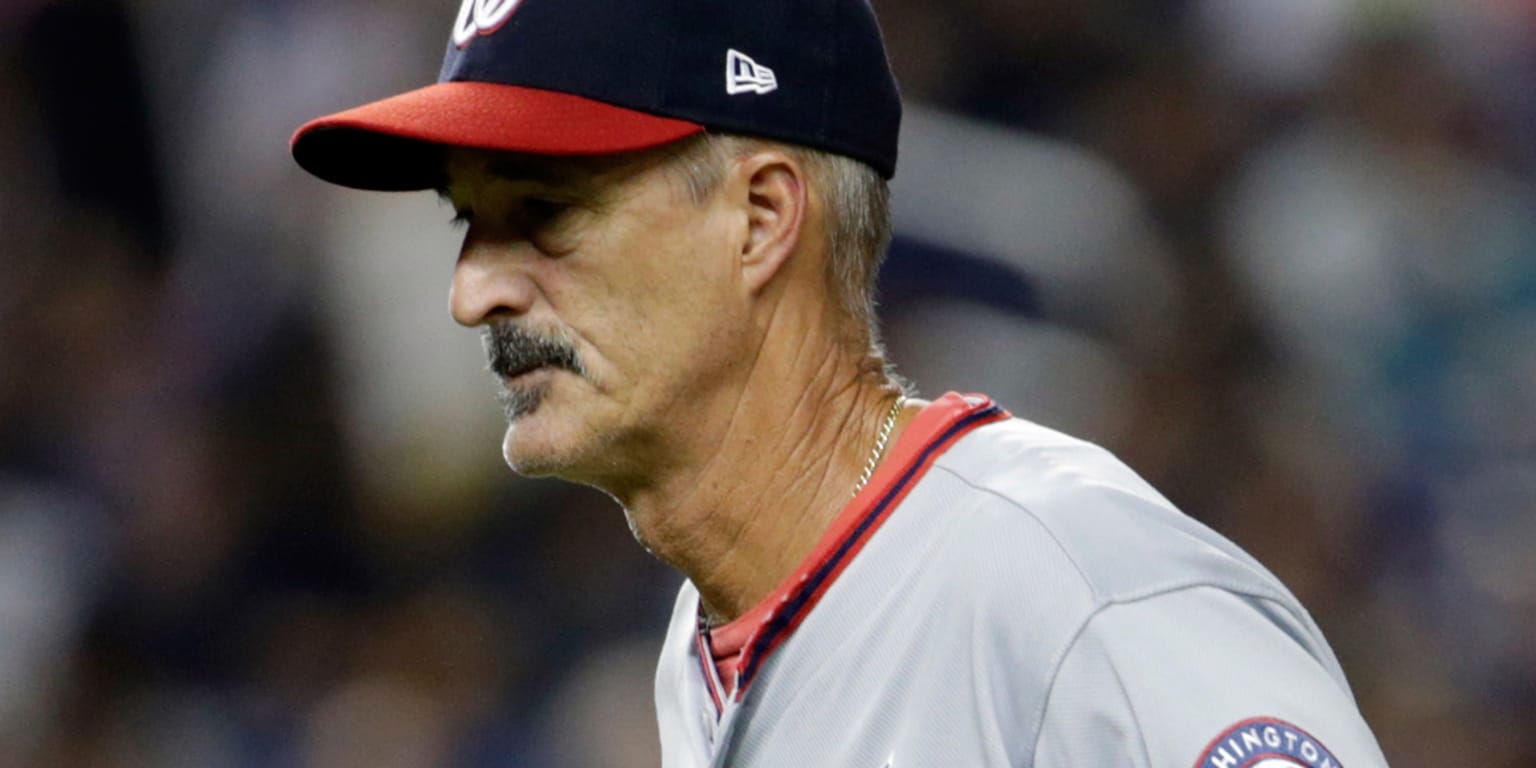 Cubs interview Rangers' Mike Maddux for manager's job