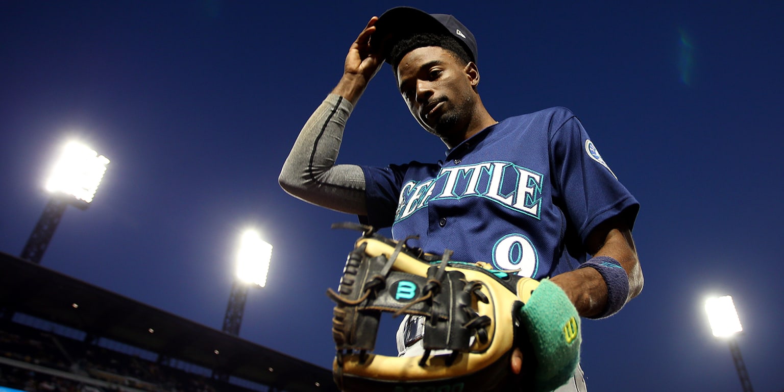 How Hutch Award winner Dee Gordon is helping during coronavirus pandemic -  ESPN