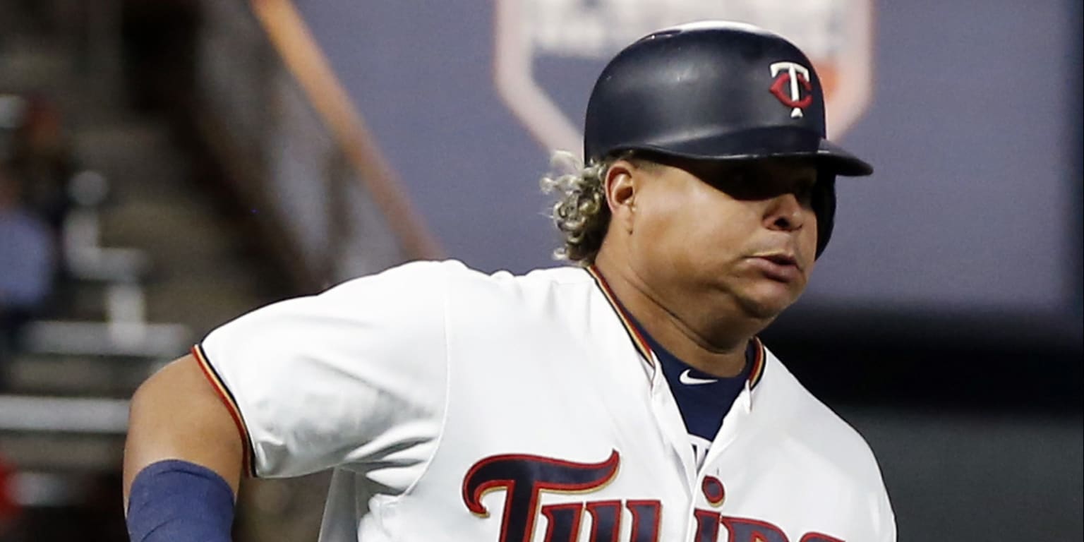 Video: Willians Astudillo La Tortuga Shuffle Highlight Of The