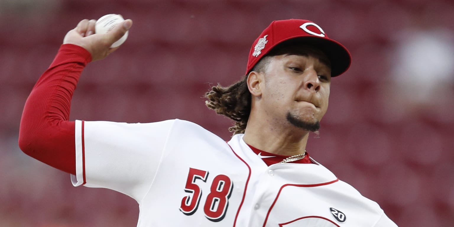 Reds 3, Astros 2  Luis Castillo pitches two-hit ball into seventh