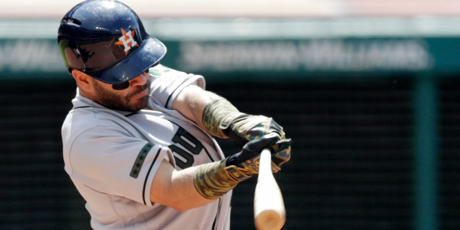 Astros' Jose Altuve bit into his helmet in on-deck circle - Sports