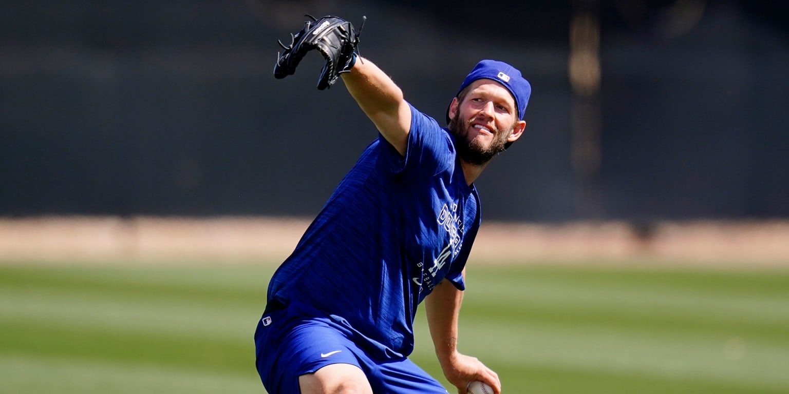 Dontrelle Willis, Eric Karros & Jessica Mendoza Among Dodgers