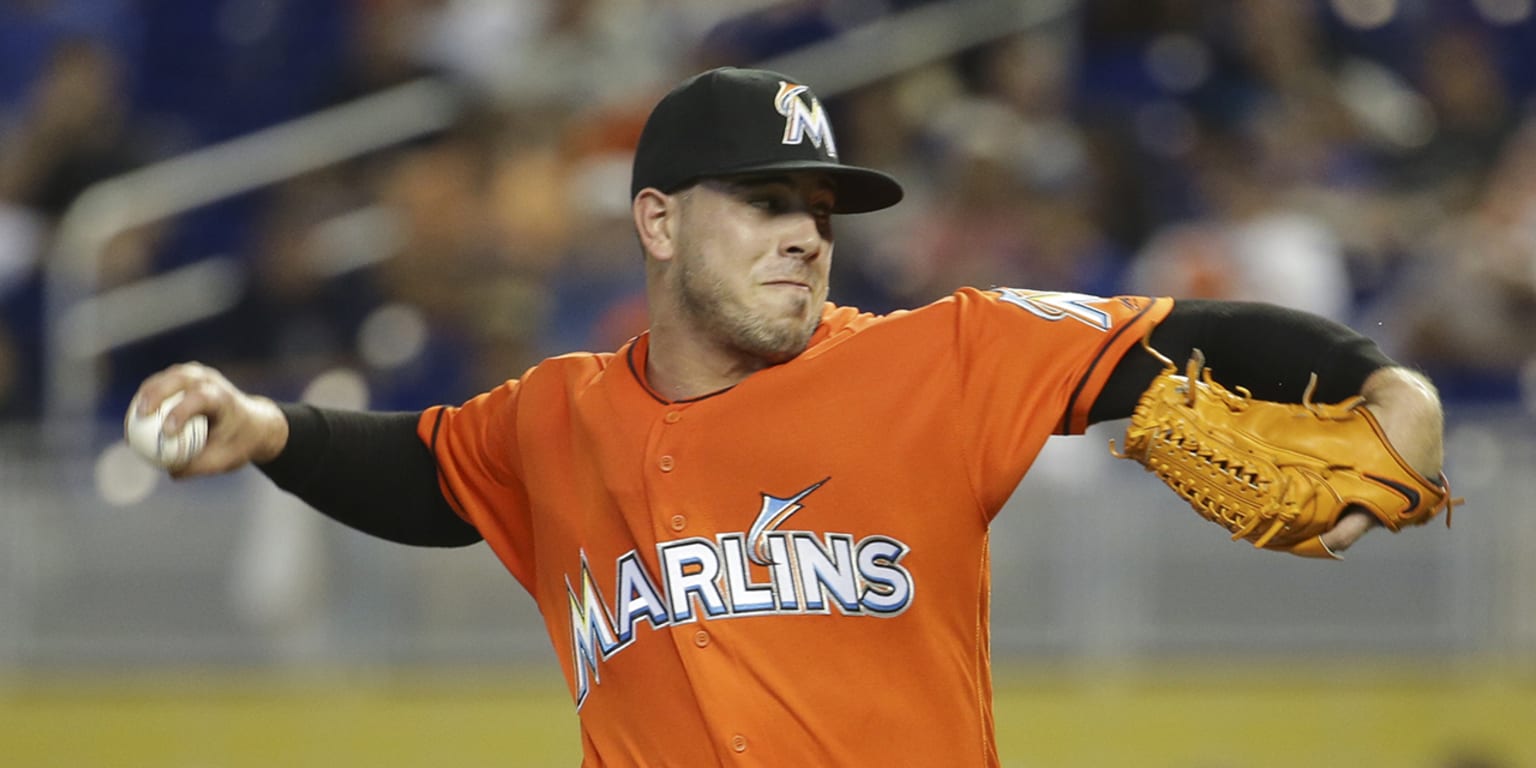 Jose Fernandez goes 7 innings to help Marlins beat Reds 2-0