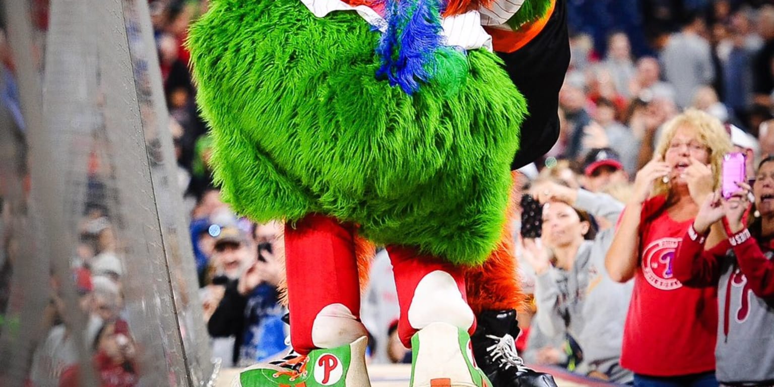 Flyers mascot Gritty joins forces with Phillie Phanatic