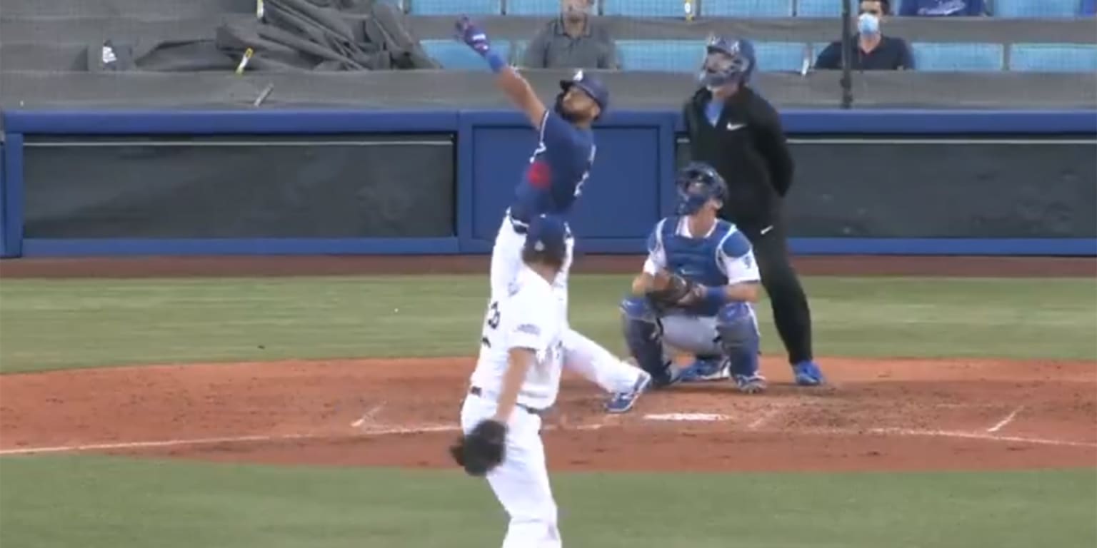 Edwin Rios Fielding Edwin Ríos hits three homers at Dodgers Summer Camp