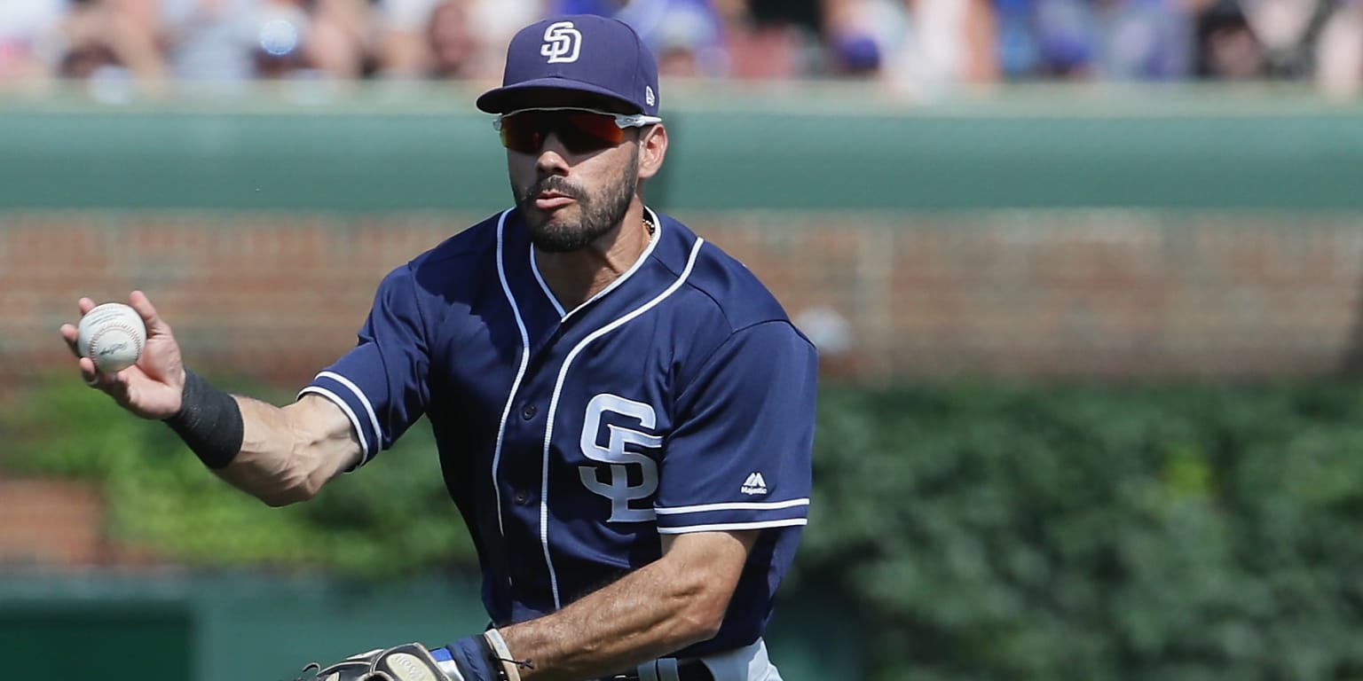 Tigers claim infielder off waivers from Texas 