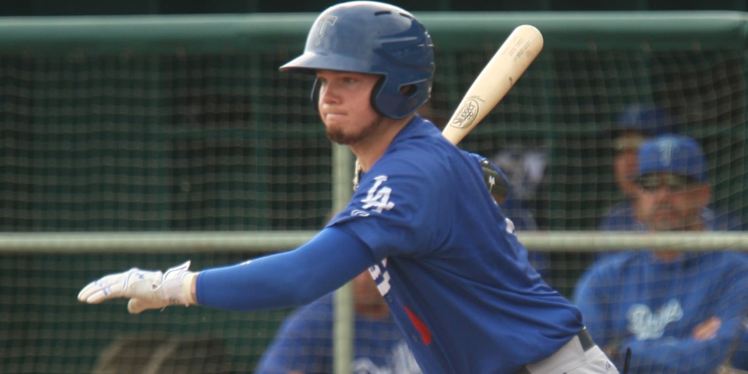 Dodgers' Alex Verdugo hits double, makes catch