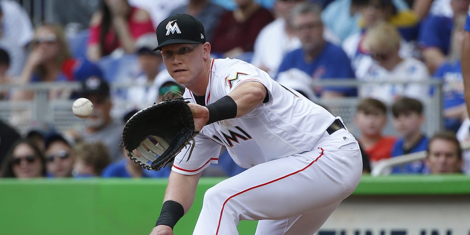 Marlins All-Star Garrett Cooper leaves game with knee injury