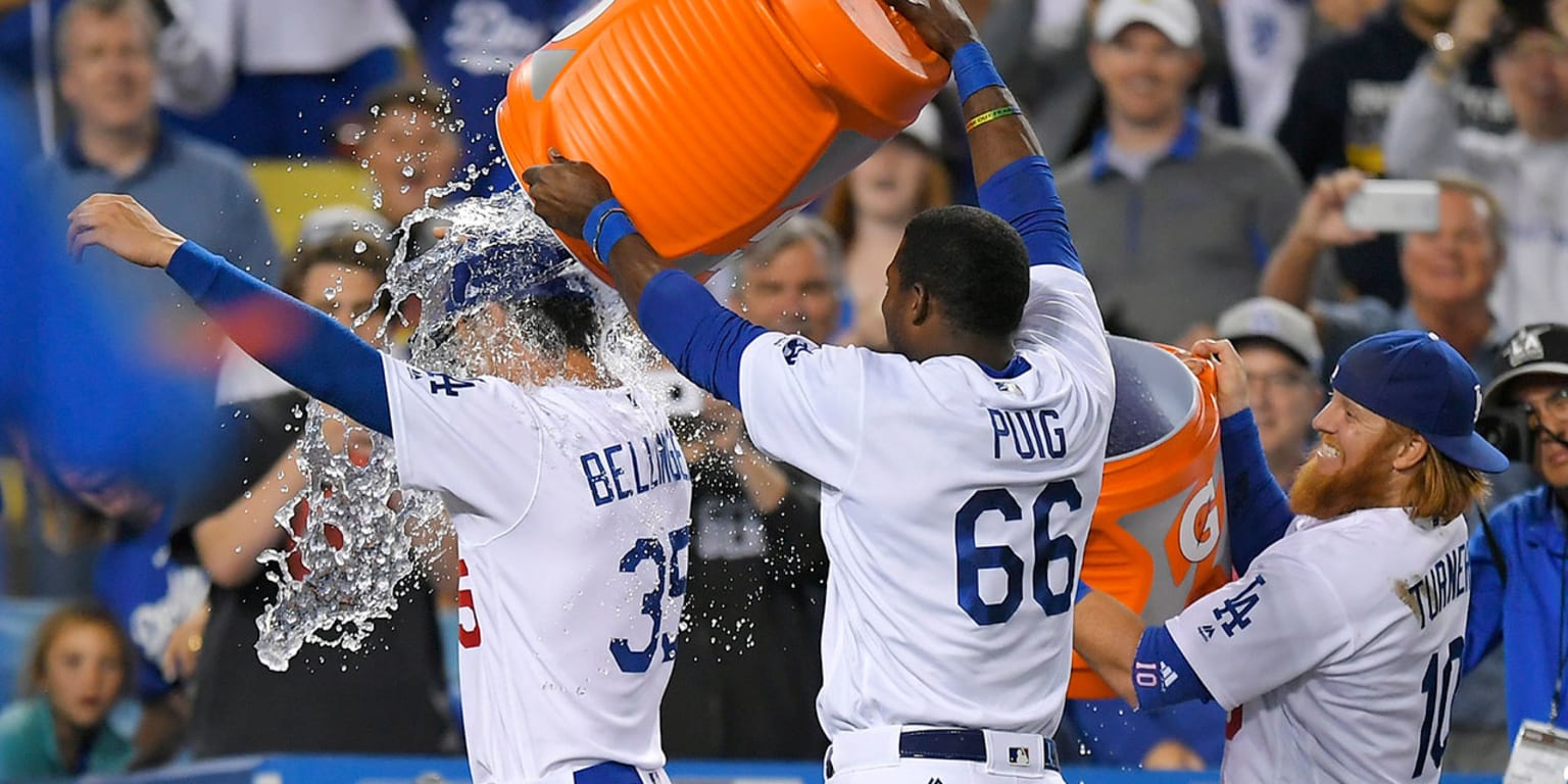 B/R Walk-Off on X: The @Dodgers really gave Pujols & Molina golf bags  for their retirements 😂⛳️  / X