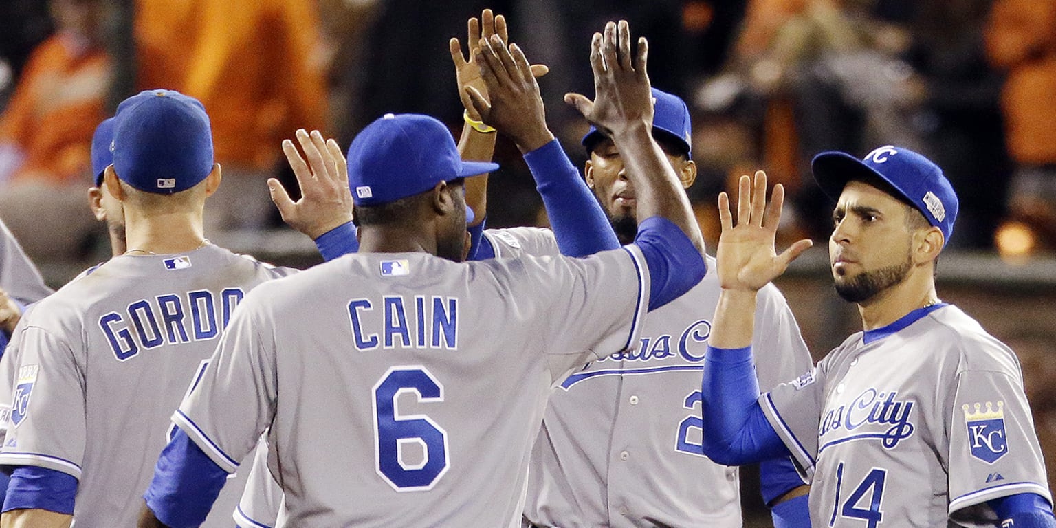 Royals edge Giants to take World Series lead