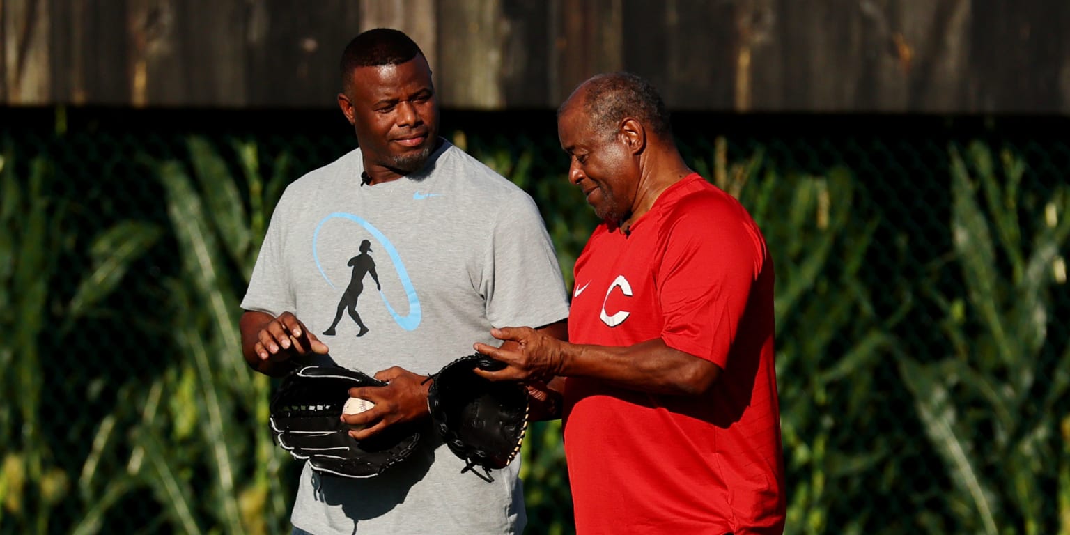 Ken Griffey Jr steals a catch from his dad during a game #baseball