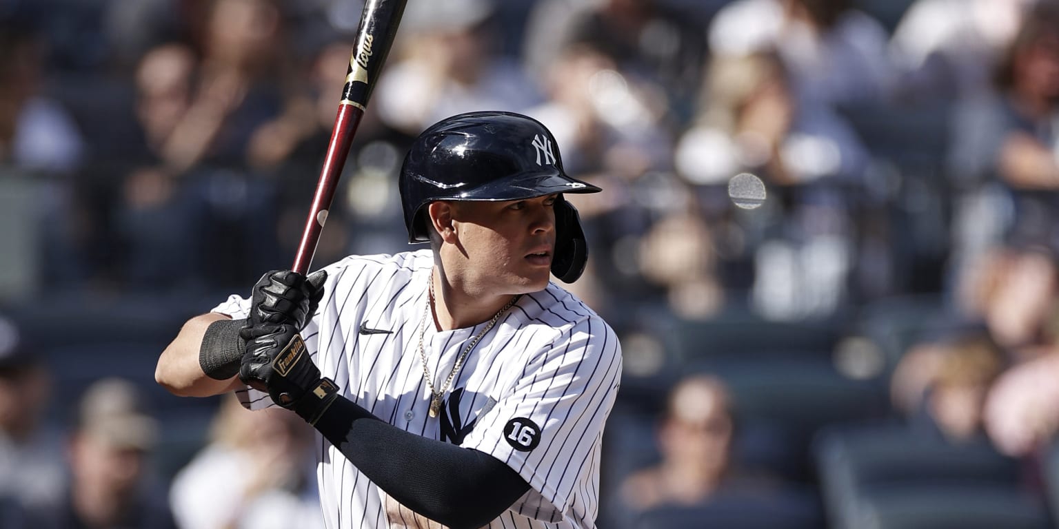 10-year vet Urshela, with signature '19 for Yankees, announces retirement