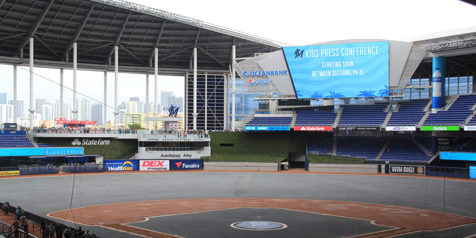 Marlins moving in fences, changing from grass to synthetic surface