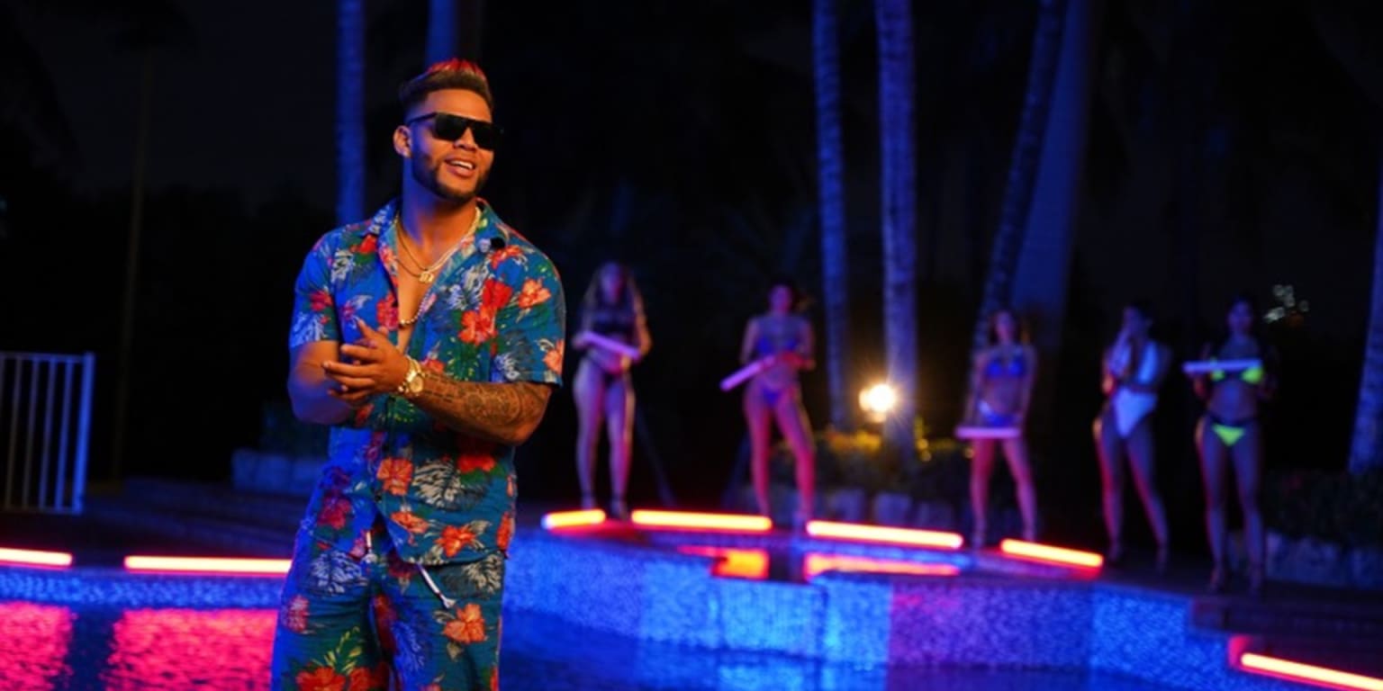 White Sox 3B Yoan Moncada releases music video ahead of Spring