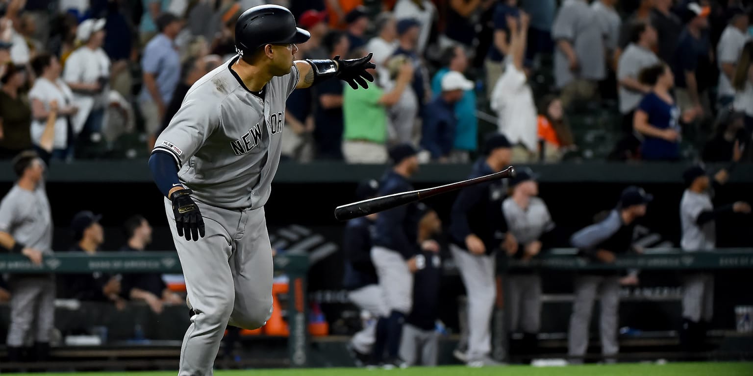 Aaron Hicks secures victory for Yankees with all-out diving catch