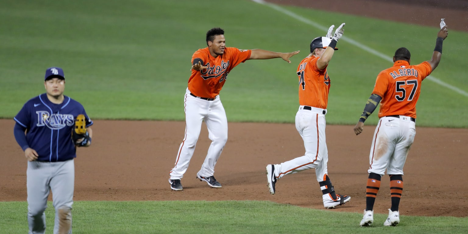 WALK-OFF OUT OF THE PARK! Yoshi Tsutsugo leaves the building for an epic  walk-off homer! 