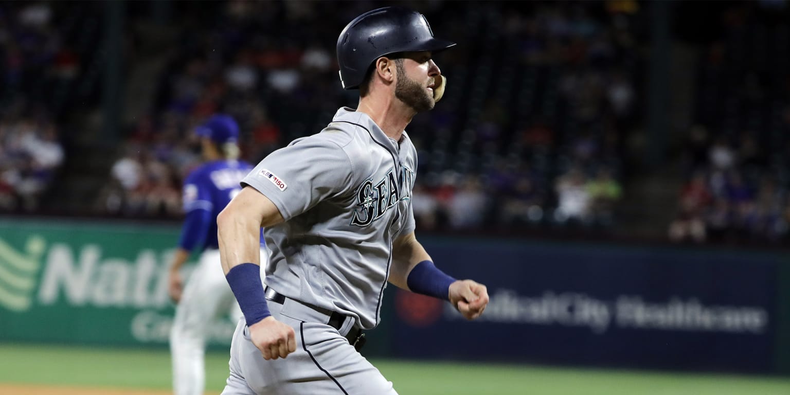 Ruptured testicle sends Mariners' Mitch Haniger to the IL