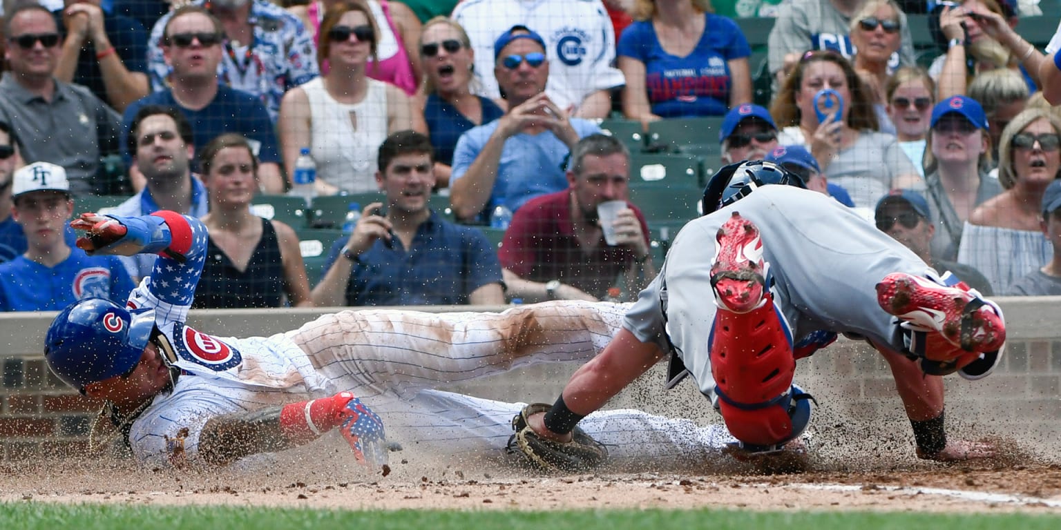 Photo: Cubs Javier Baez smiles after stealing second base against Brewers  in Chicago - CHI2018042709 