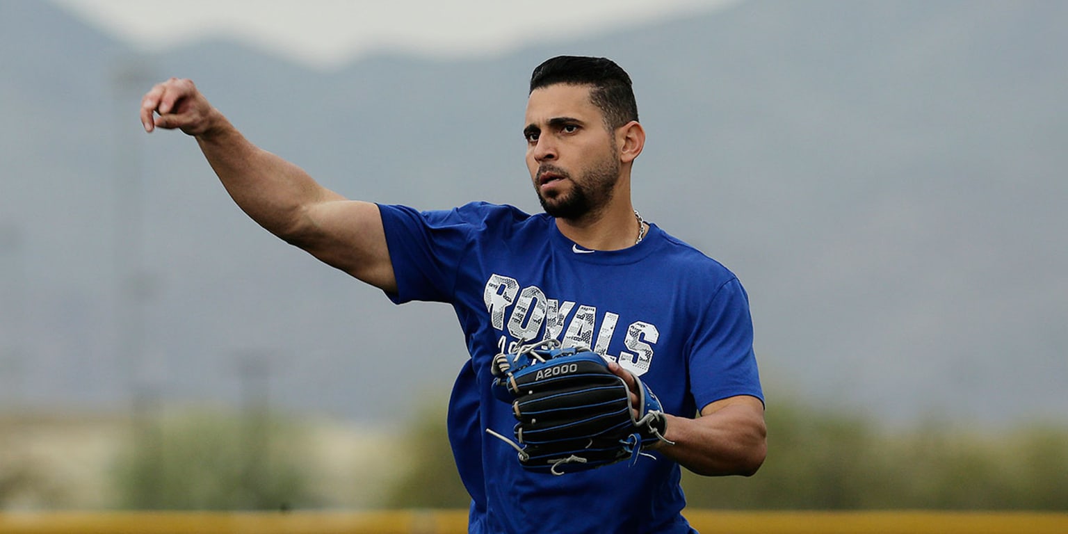 Royals Omar Infante close to playing the field