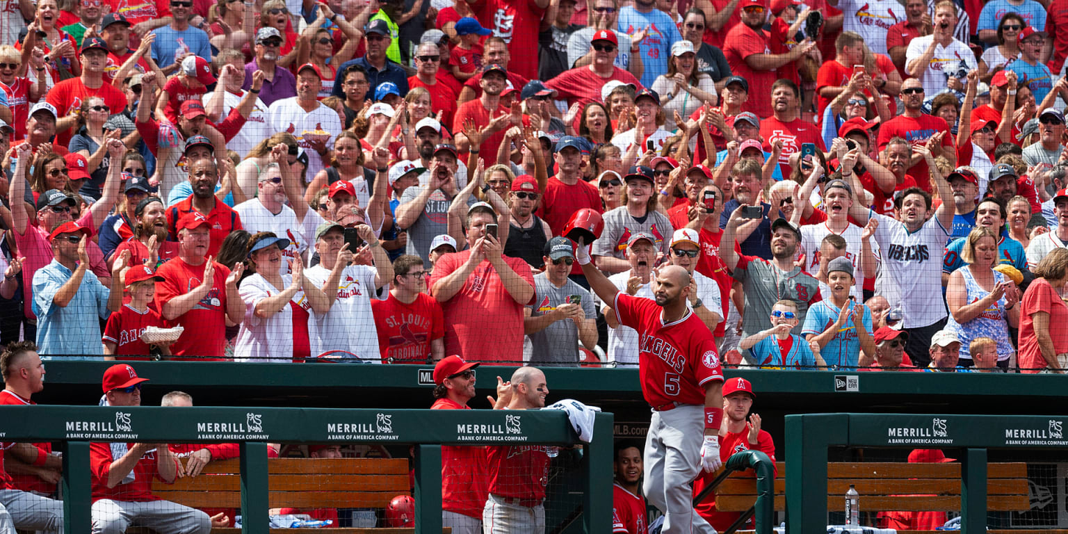 PICTURES: Cards fans salute Angels star Pujols in return to St. Louis