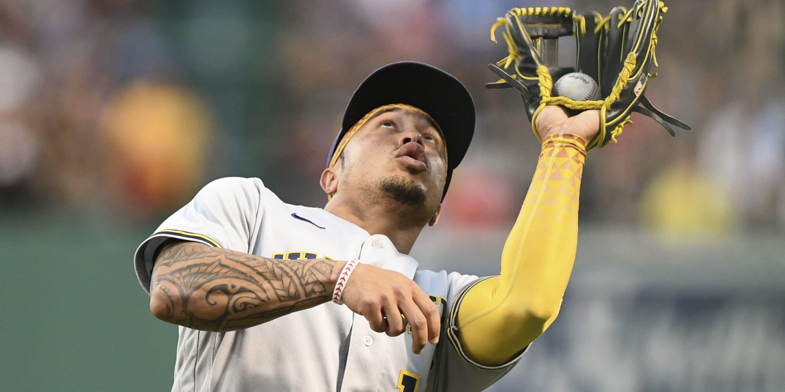 MLB on X: Staying in the NL Central. Kolten Wong, Brewers